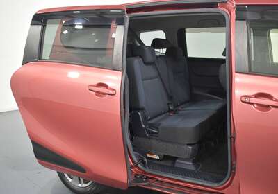 2017 TOYOTA SIENTA HYBRID 7 SEATER