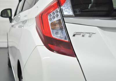 2015 HONDA FIT 1.5L HYBRID 5 SEATER