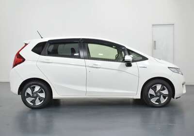 2015 HONDA FIT 1.5L HYBRID 5 SEATER