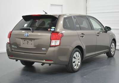 2013 TOYOTA COROLLA FIELDER 1.5L HYBRID 5 SEATER