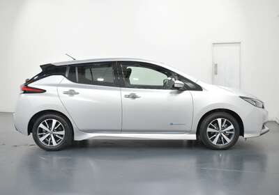 2019 NISSAN LEAF 100% ELECTRIC 5 SEATER