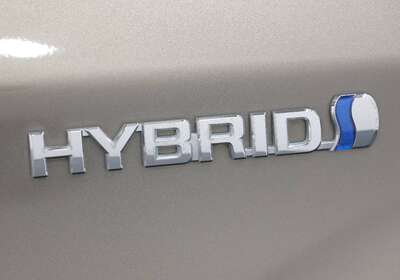 2014 TOYOTA COROLLA FIELDER 1.5L HYBRID 5 SEATER