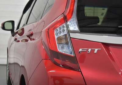 2016 HONDA FIT 1.5L HYBRID 5 SEATER