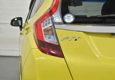 2016 HONDA FIT 1.5L HYBRID 5 SEATER