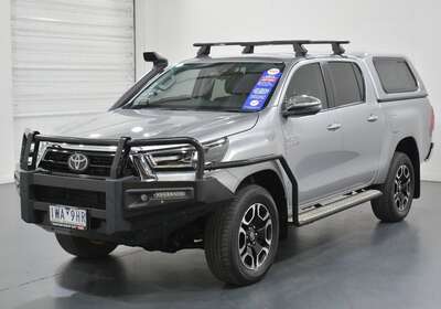 2022 TOYOTA HILUX SR5 (4X4)