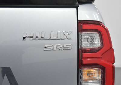 2022 TOYOTA HILUX SR5 (4X4)