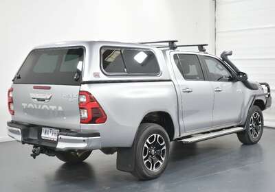 2022 TOYOTA HILUX SR5 (4X4)