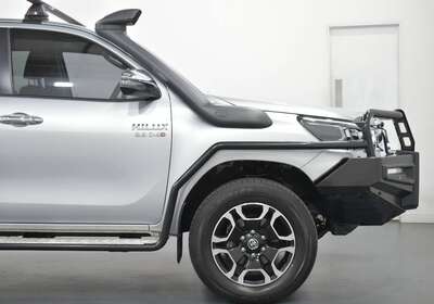 2022 TOYOTA HILUX SR5 (4X4)