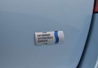 2014 TOYOTA COROLLA FIELDER 1.5L HYBRID 5 SEATER