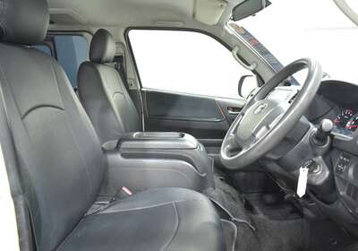 2014 TOYOTA HIACE 3.0L DIESEL 2WD 