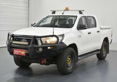 2019 TOYOTA HILUX SR (4X4)