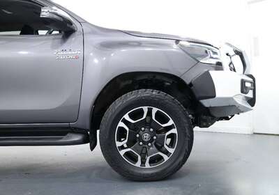 2020 TOYOTA HILUX SR5 (4X4)