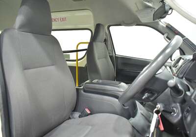 2014 TOYOTA HIACE COMMUTER