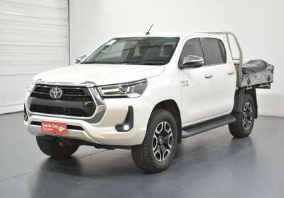 2021 TOYOTA HILUX SR5 (4X4)