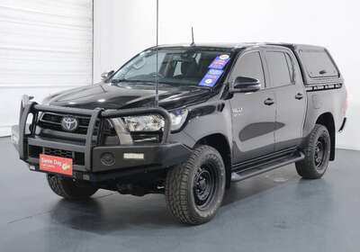 2021 TOYOTA HILUX SR (4X4)