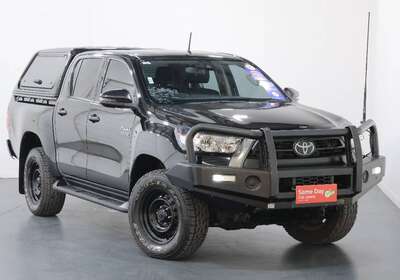 2021 TOYOTA HILUX SR (4X4)