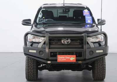 2021 TOYOTA HILUX SR (4X4)