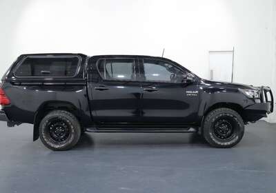 2021 TOYOTA HILUX SR (4X4)