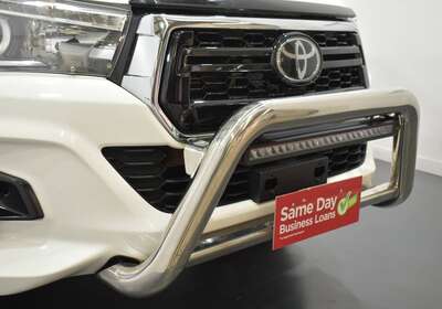 2019 TOYOTA HILUX SR5 (4X4)