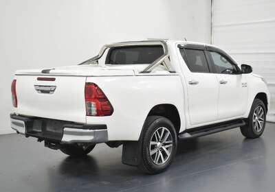 2019 TOYOTA HILUX SR5 (4X4)