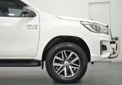 2019 TOYOTA HILUX SR5 (4X4)