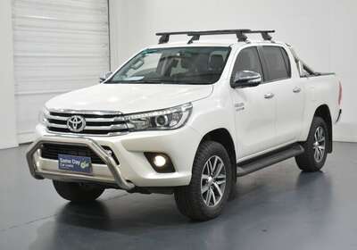 2016 TOYOTA HILUX SR5 (4X4)