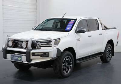 2020 TOYOTA HILUX SR5 (4X4)