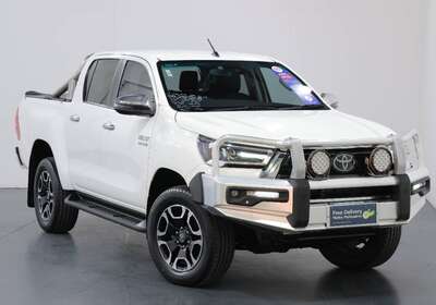 2020 TOYOTA HILUX SR5 (4X4)