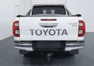 2020 TOYOTA HILUX SR5 (4X4)