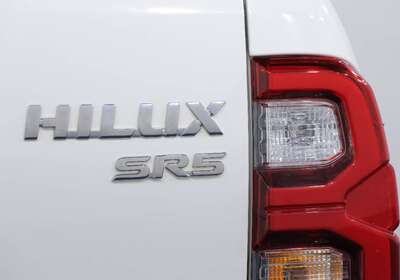 2020 TOYOTA HILUX SR5 (4X4)