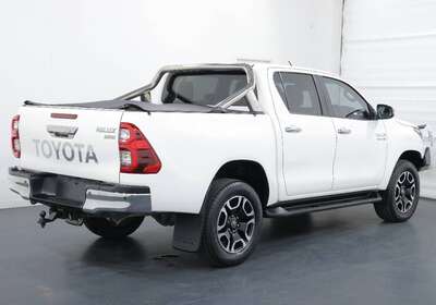 2020 TOYOTA HILUX SR5 (4X4)