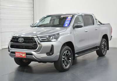 2021 TOYOTA HILUX SR5 (4X4)