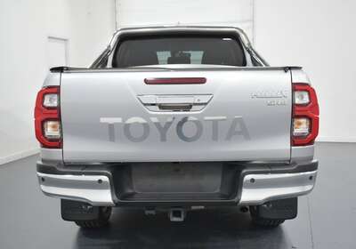 2021 TOYOTA HILUX SR5 (4X4)