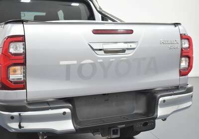 2021 TOYOTA HILUX SR5 (4X4)