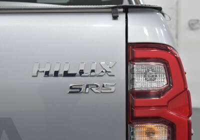 2021 TOYOTA HILUX SR5 (4X4)