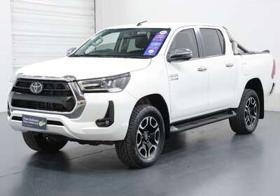 2021 TOYOTA HILUX SR (4X4)