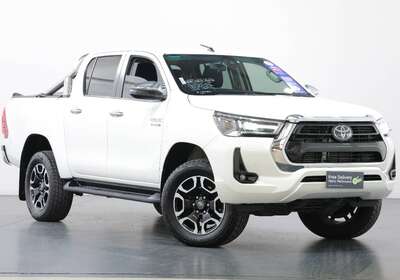 2021 TOYOTA HILUX SR (4X4)