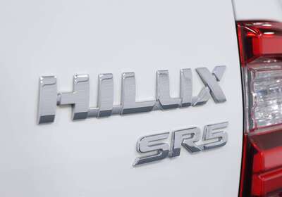 2021 TOYOTA HILUX SR (4X4)