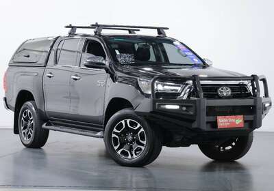 2022 TOYOTA HILUX SR5 (4X4)