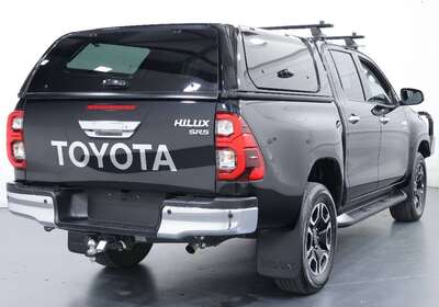 2022 TOYOTA HILUX SR5 (4X4)