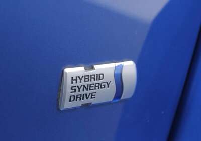 2017 TOYOTA COROLLA FIELDER 1.5L HYBRID 5 SEATER