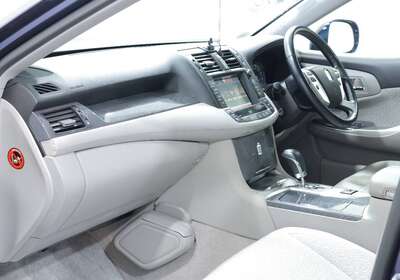 2012 TOYOTA CROWN 3.5L HYBRID 5 SEATER