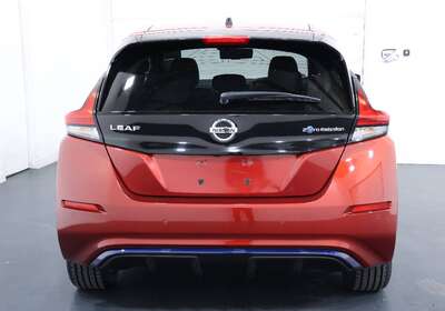 2018 NISSAN LEAF 100% ELECTRIC 5 SEATER