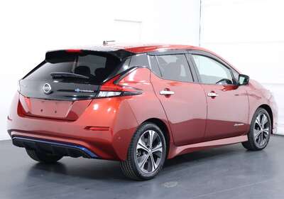 2018 NISSAN LEAF 100% ELECTRIC 5 SEATER