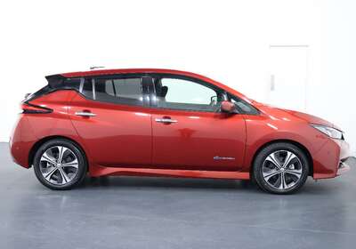 2018 NISSAN LEAF 100% ELECTRIC 5 SEATER