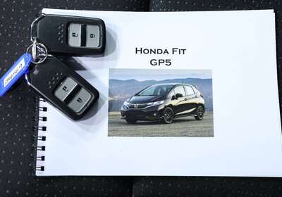 2015 HONDA FIT 1.5L HYBRID 5 SEATER