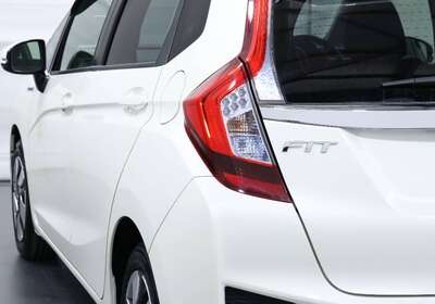 2015 HONDA FIT 1.5L HYBRID 5 SEATER