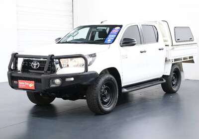 2019 TOYOTA HILUX SR (4X4)