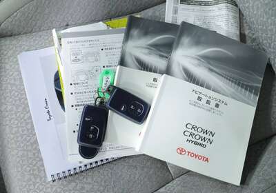 2011 TOYOTA CROWN 3.5L HYBRID 5 SEATER