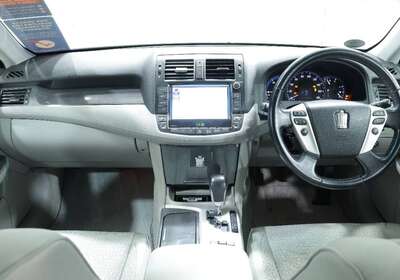 2011 TOYOTA CROWN 3.5L HYBRID 5 SEATER